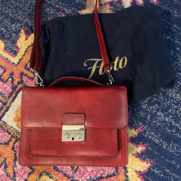 Gorgeous leather burgundy satchel tote. - Picture 4 of 9